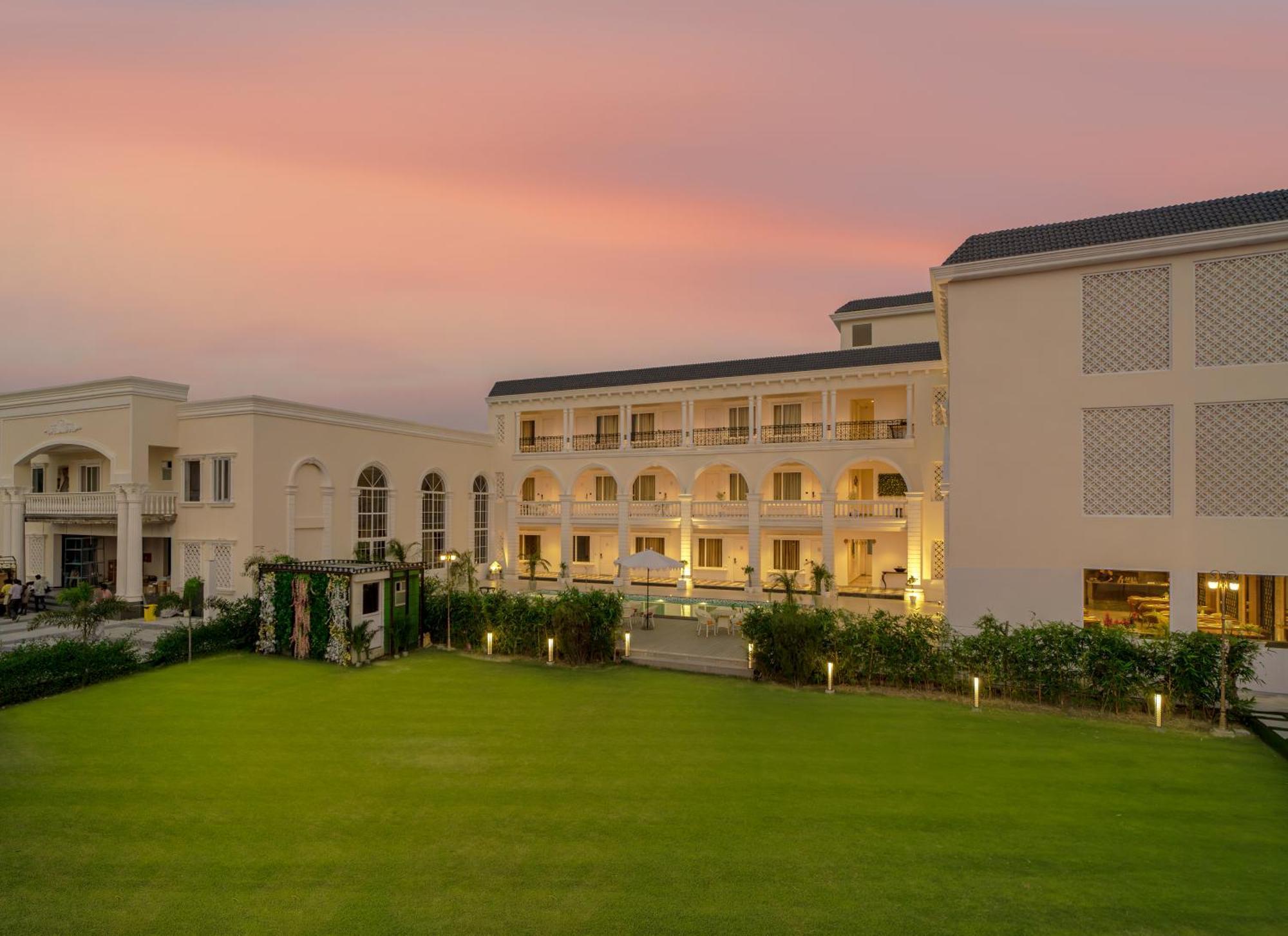 Rudra Imperial Resort Sitapur  Екстер'єр фото