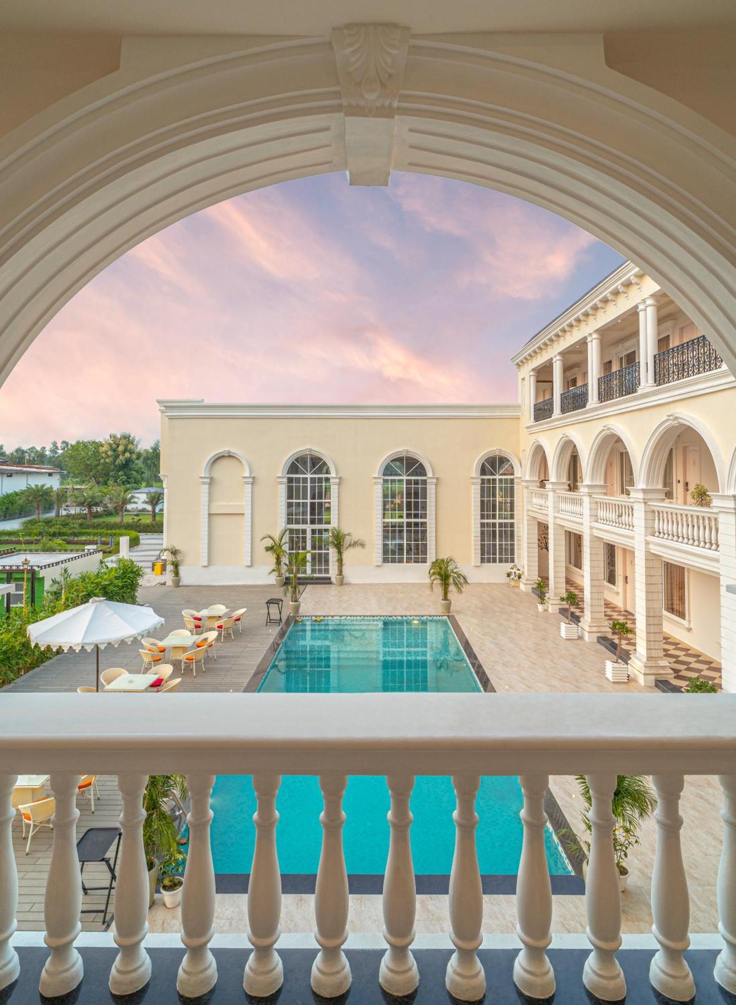 Rudra Imperial Resort Sitapur  Екстер'єр фото